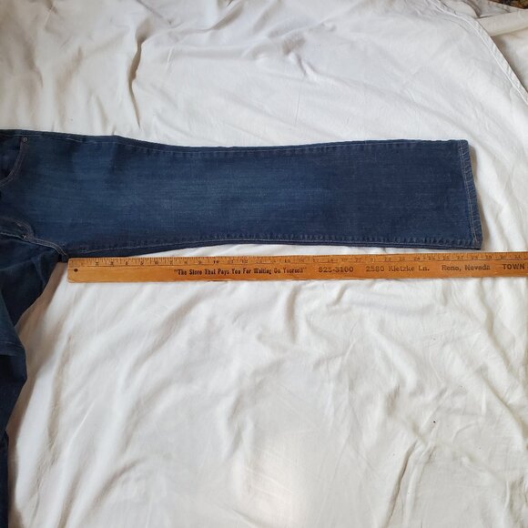 Levi's Low boot cut 545 blue jeans women's size 6 mid to darkish wash great cond - Picture 12 of 16